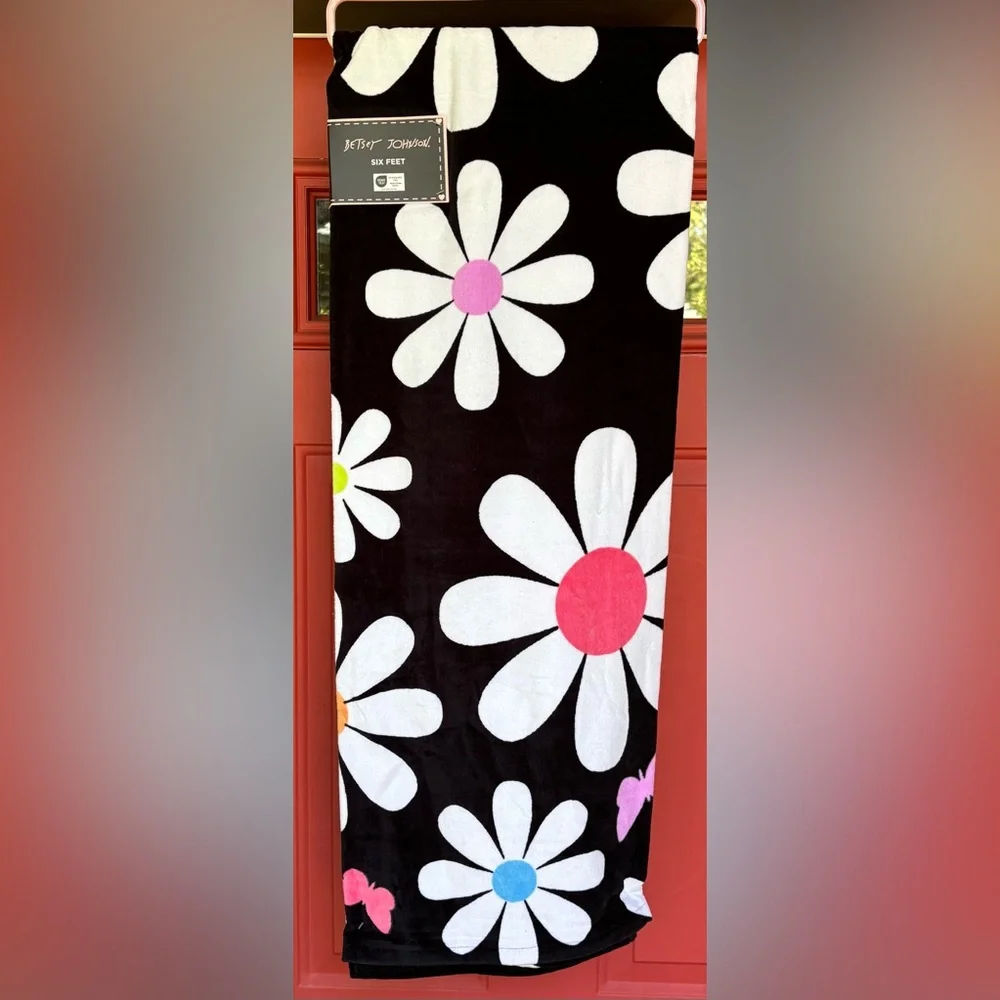 Betsey Johnson Daisy Oversized Black Floral Beach Towel